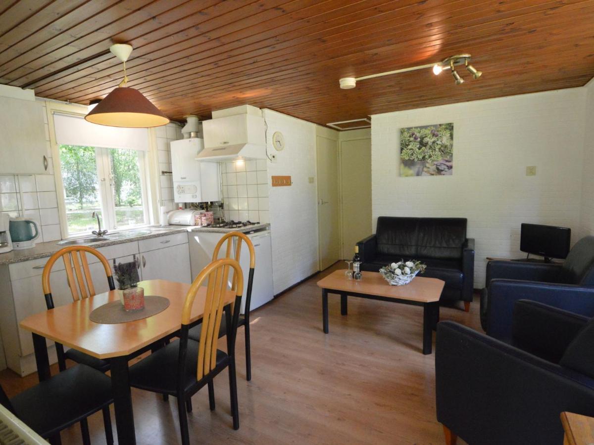 Detached Bungalow With Lovely Covered Terrace In A Nature Rich Holiday Park Stramproy Exteriér fotografie