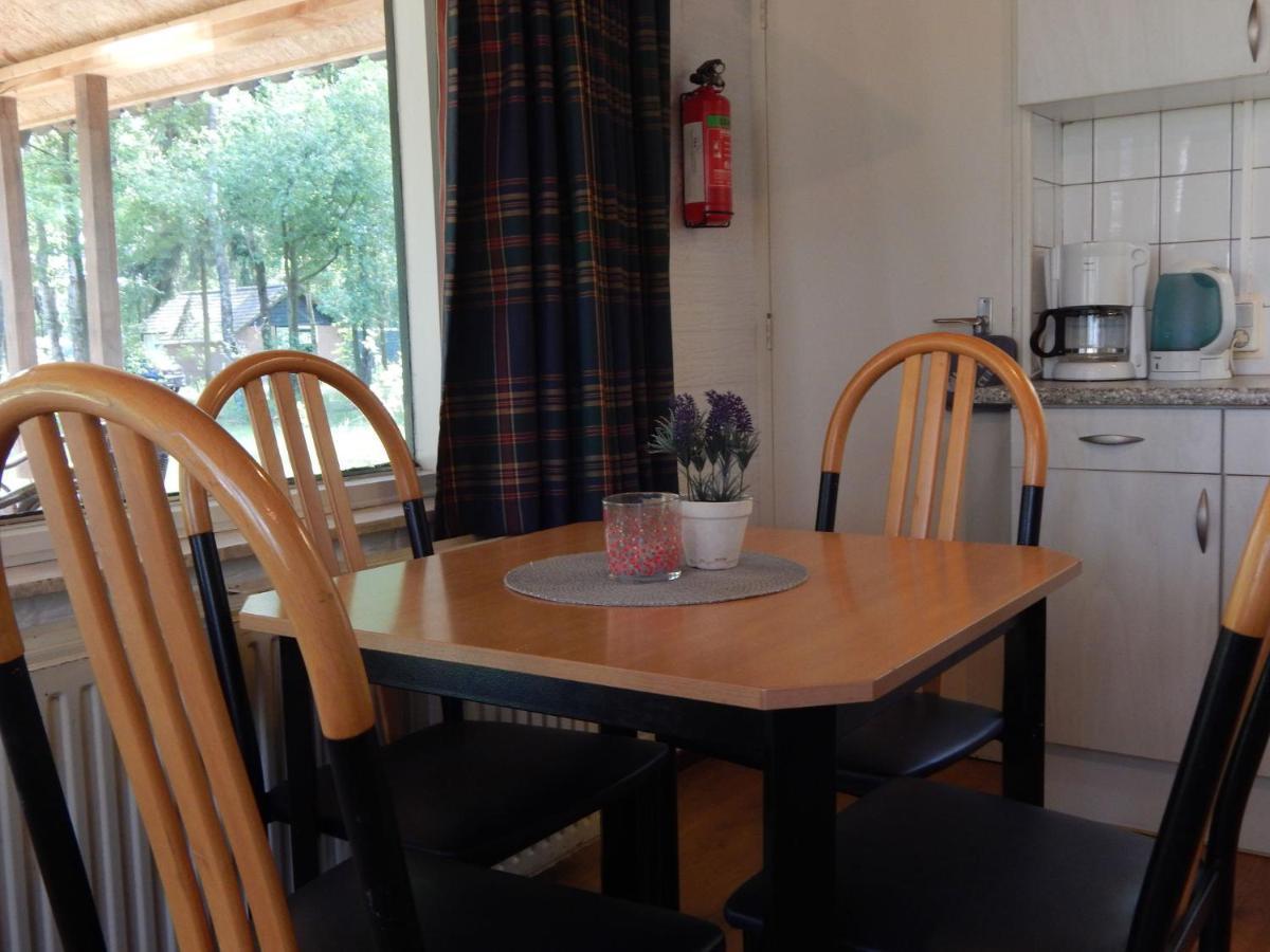 Detached Bungalow With Lovely Covered Terrace In A Nature Rich Holiday Park Stramproy Exteriér fotografie