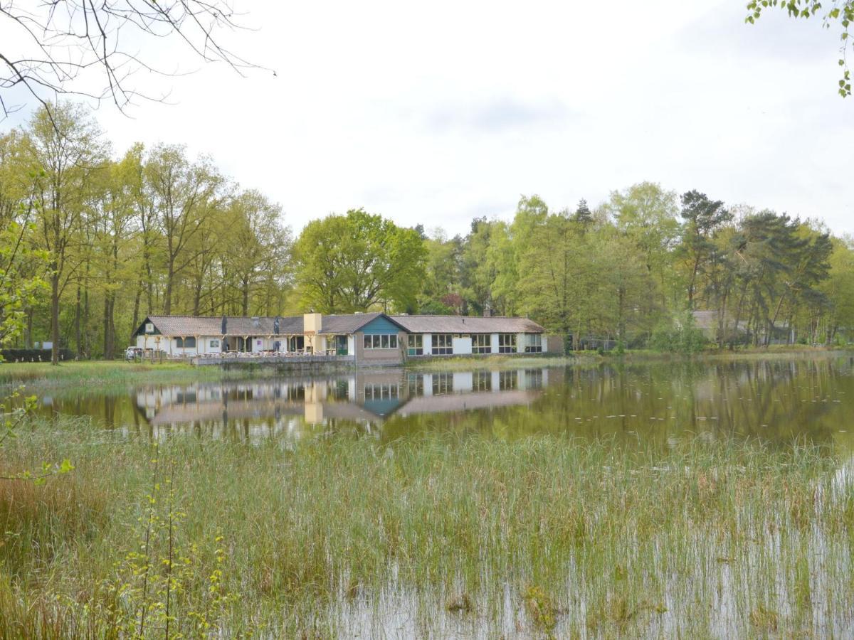 Detached Bungalow With Lovely Covered Terrace In A Nature Rich Holiday Park Stramproy Exteriér fotografie