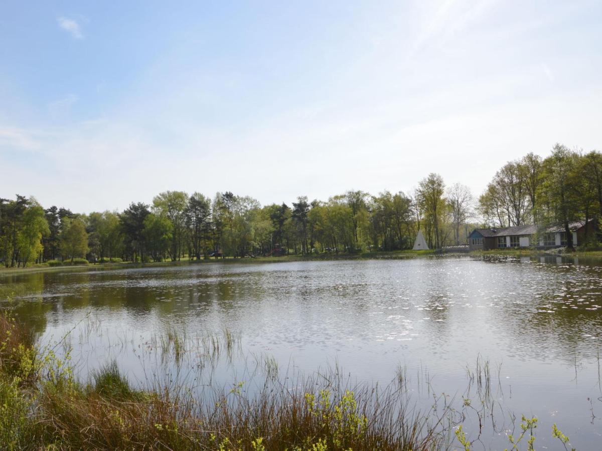 Detached Bungalow With Lovely Covered Terrace In A Nature Rich Holiday Park Stramproy Exteriér fotografie