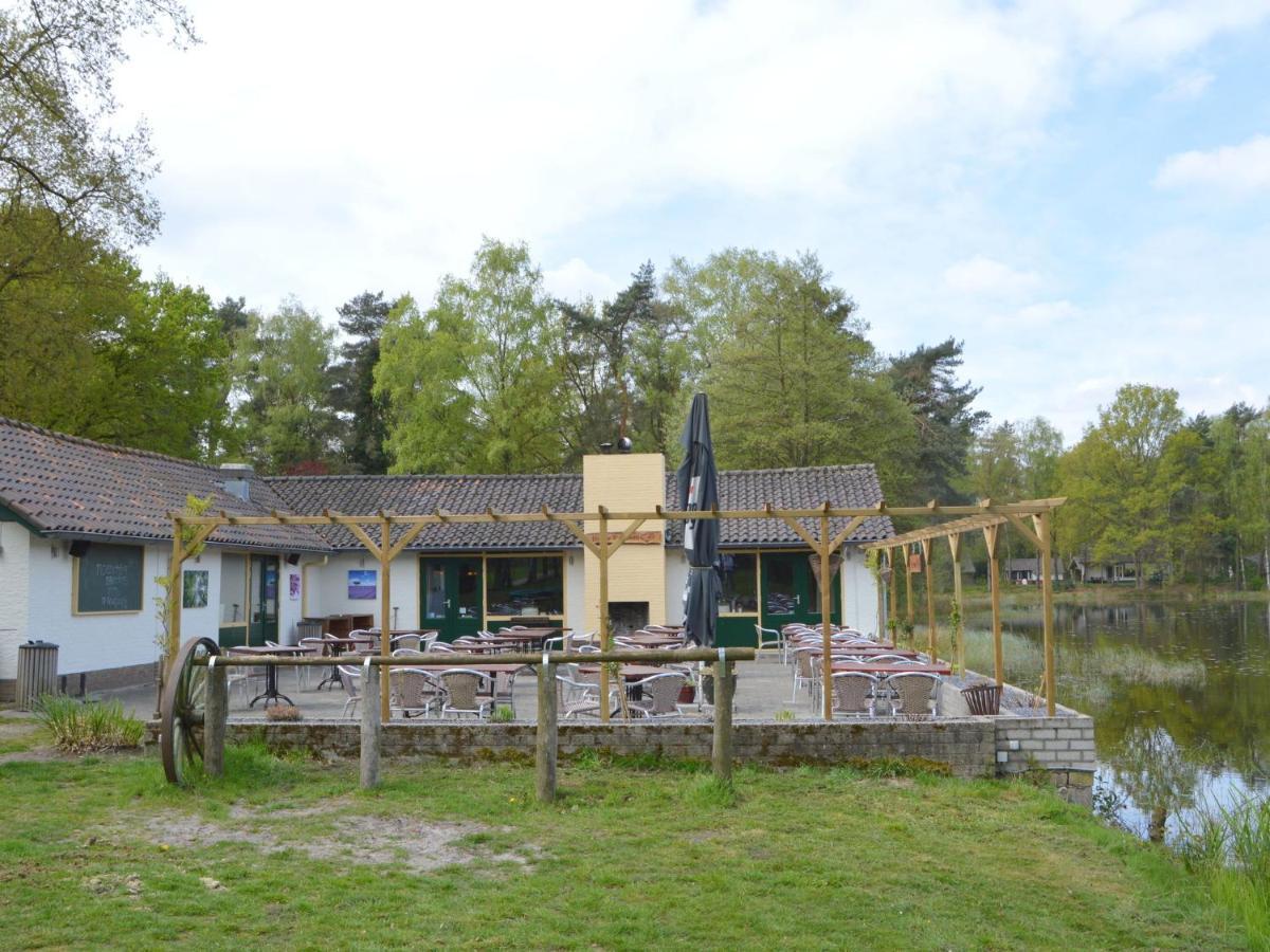 Detached Bungalow With Lovely Covered Terrace In A Nature Rich Holiday Park Stramproy Exteriér fotografie