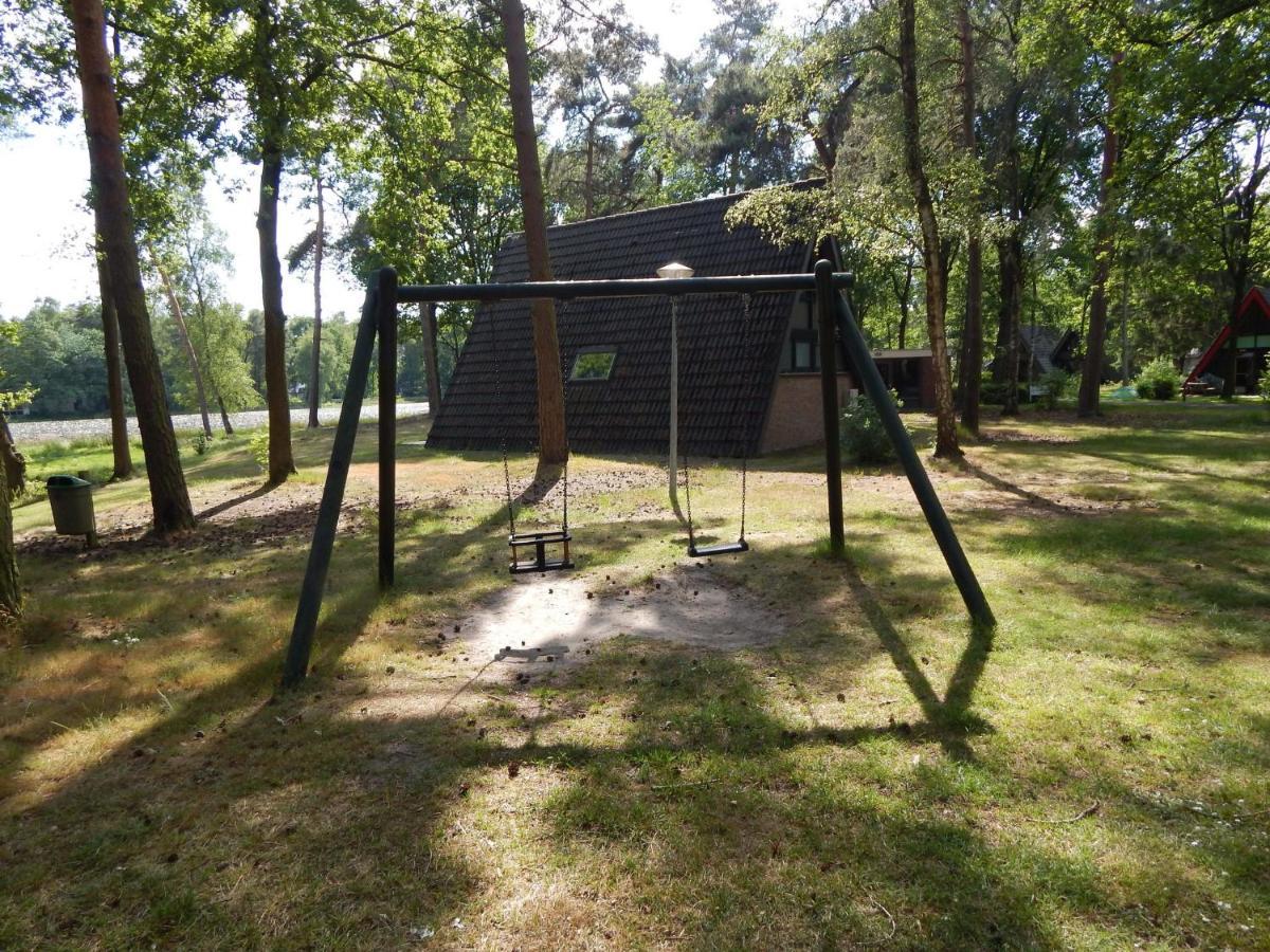 Detached Bungalow With Lovely Covered Terrace In A Nature Rich Holiday Park Stramproy Exteriér fotografie