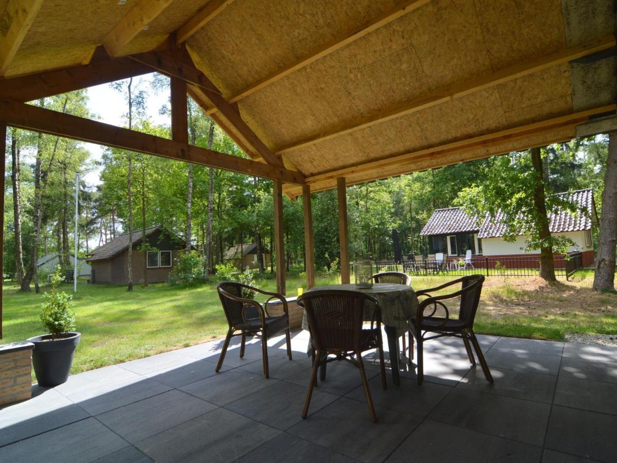 Detached Bungalow With Lovely Covered Terrace In A Nature Rich Holiday Park Stramproy Exteriér fotografie